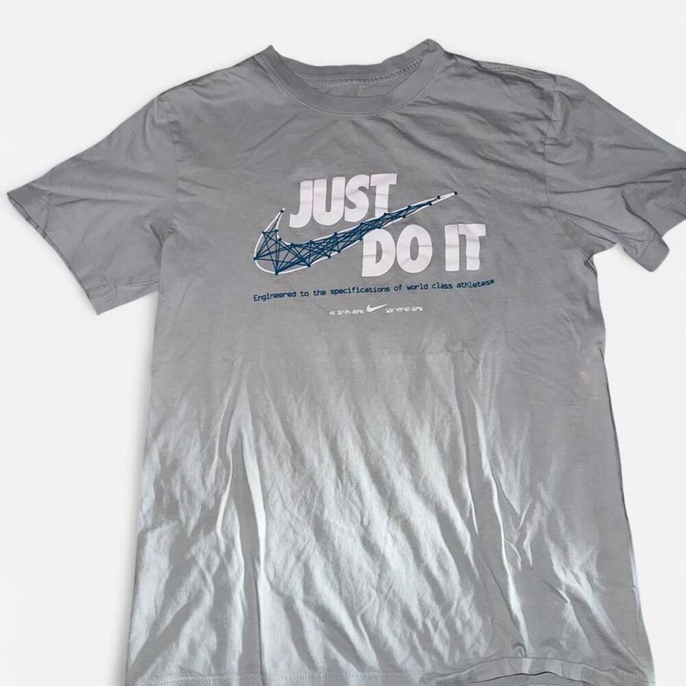Nike Men's Grey and Blue T-shirt